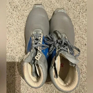 [42/US 11]Salomon cross  country Ski Boots women
